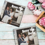 Modern Vintage Retro Bold Typography Photo Bröllop Magnet<br><div class="desc">Modern Vintage Retro Fold Typography Photo Bröllop spara datum-magnet. Roligt,  nostalgi,  vintage stil fotot bröllop spara datum. Perfekt för unik,  roligt och snabb par-planering för ett enkelt bröllop eller skogar bröllop. Typografi för fet återtro. Anpassningsbarnas frågor: info@pgcodesigns.com</div>