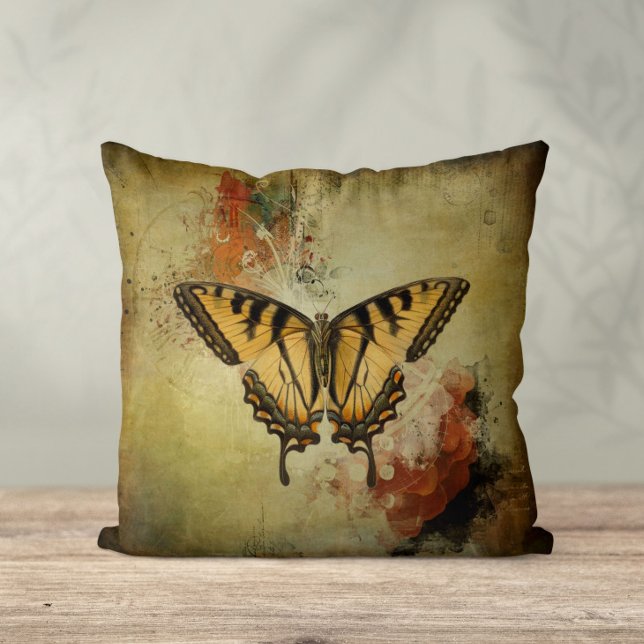 Modern Vintage Swallowtail Butterfly Kudde (Skapare uppladdad)