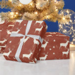 Modern vinter Stag Red Presentpapper<br><div class="desc">Vitmatiskt färgat rödpresentspån med renar och stjärnor mönster. Vit på rött. Perfekt till jul,  firande på vintern eller daglig gåva ger det ett mysigt botaniskt intryck på din inslagna presentation.</div>