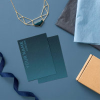 Modern visning för mörk blått övertoning av halsba