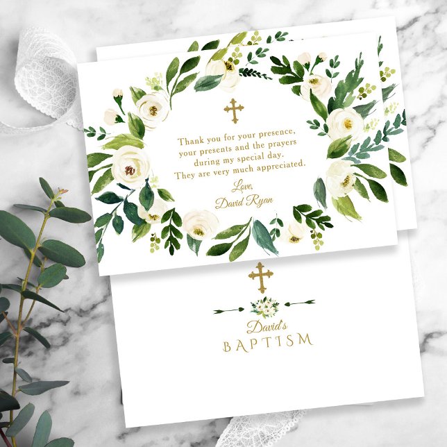Modern vit blomsterkrans med pioner dop tack kort (elegant, trendy white flowers baptism thank you card)