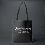 Modern vit för den GroomsmantotoHänga lösCoolan Tygkasse<br><div class="desc">Din Groomsman ska kärlek som denna personligtoto hänger lös! Tvåsidigt med en rolig moderiktig vit skriva stilsorten och virvla runt, presenterar hänga lös också två linjer av beställnings- text - tillfoga Grooman'sens namn som gifta sig datera, läge, färgar Etc.-ändring bakgrundsfärgen som matchar ditt bröllop - klickar precis skräddarsy på och...</div>