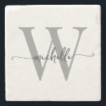 Modern Vit Grå Anpassad Monogram Namn Skrift Stenunderlägg<br><div class="desc">Flickig Modern Elegant Vit och Grå Monogram Initial Namn Signatur Script Anpassad Personlig Stenskydd. Denna design visar ditt förnamn i en snygg handskriven stil med svansar i typsnitt typografi (eller kalligrafi) med monogram initial i svart och grått på vitt. Dessa är lätta att anpassa. Fantastisk stilren feminin husvärmningspresent, bröllop, även...</div>