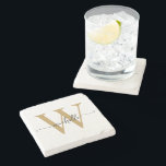 Modern vit guld anpassad monogram namn skrift stenunderlägg<br><div class="desc">Elegant vit och guld monogram initial namn signatur skript anpassad personlig stenkopp. Denna design har ditt förnamn i en snygg handskriven stil med svansar, typsnitt och typografi (eller kalligrafi) med monogram initial i guld och svart på vit bakgrund. Dessa är lätta att anpassa. Stilig feminin husvärmningspresent, även för födelsedag, söt...</div>