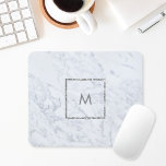 Modern vit marble Anpassningsbar Monogram Mouse Pa Musmatta<br><div class="desc">Anpassningsbar-designad monogrammusmatta med modern bakgrundsdesign för marmor med personlig monogram inneslutet i ett silver glitter ram.</div>