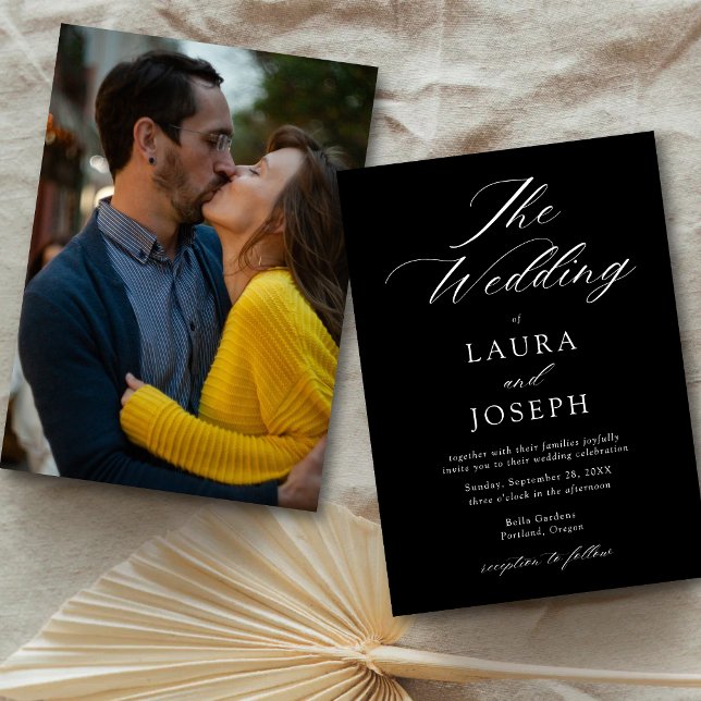 Modern Vit Och Svart Enkel Foto Bröllop Inbjudningar (Modern black and white photo wedding invitation adds timeless elegance for wedding day)