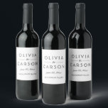 Modern vit och svart monogram bryllop vinflaska etikett<br><div class="desc">Personalisera dina bröllopsvinflaskor med dessa moderna svarta och vita vinetiketter med parets namn i elegant samtida typografi. Ren svart text framträder skarpt mot en fräsch vit bakgrund, med en subtil dekorativ linje som inramar namnen. Bröllopsdatum och druvsort visas nedan i delikat skrivstil. All text är helt anpassningsbar för att matcha...</div>