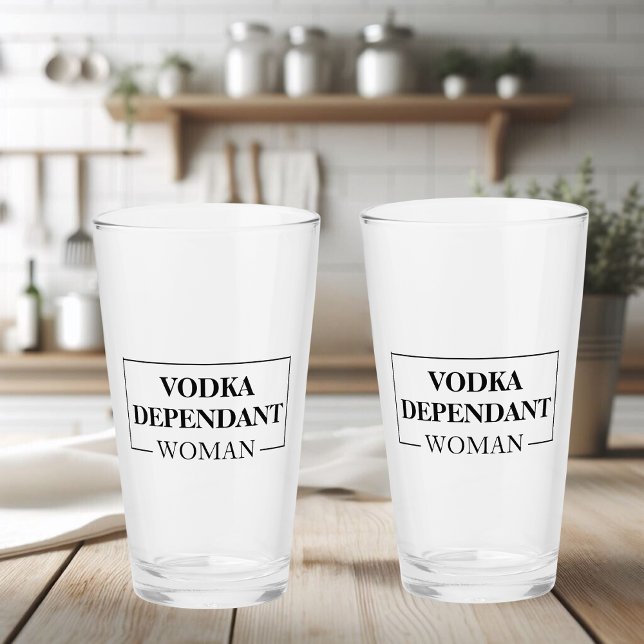 Modern Vodka Dependant Woman Funny Quote Glaskopp (Skapare uppladdad)
