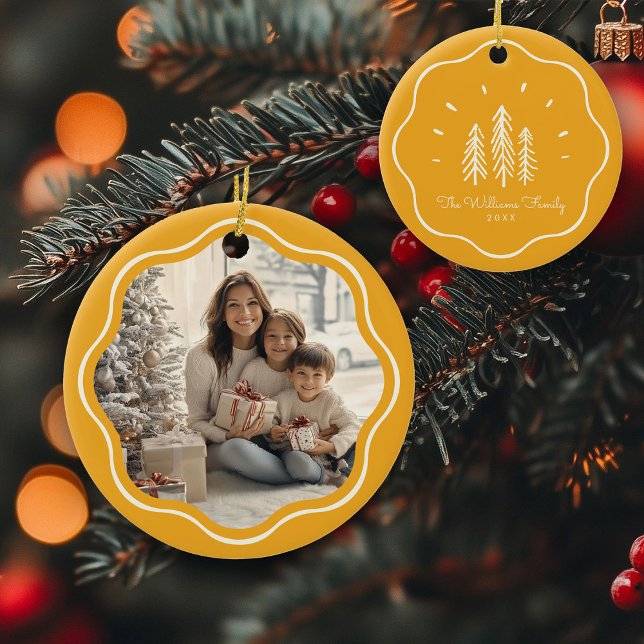 Modern Wavy Frame Family Photo Retro Yellow Julgransprydnad Keramik (Skapare uppladdad)