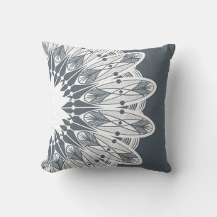 Modern White Mandala Kudde