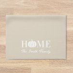 Modern White Pumpkin Thanksgiving Family Namn Kökshandduk<br><div class="desc">Anpassningsbar-designad köldhandduk för höstens höstsäsong med modern rytsk vit pumpkinställning med personlig-familjen namn.</div>