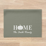 Modern White Pumpkin Thanksgiving Family Namn Kökshandduk<br><div class="desc">Anpassningsbar-designad köldhandduk för höstens höstsäsong med modern rytsk vit pumpkinställning med personlig-familjen namn.</div>