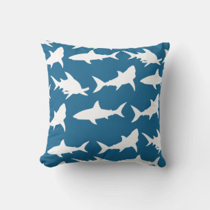 Modern White Shark Silhouettes och Ocean Blue Kudde