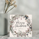 Modern Wildblomma - utandningsskript - jul Julkort<br><div class="desc">Välkommen till helgdagarna - med perfektens minsta helgdag! Vårt moderna minimala julkort för blommor från vilda djur är perfekten till i någon fessionsfull jakt den här julhelgen. Allt handlar om modern, minimal estetik med varma, jordnära nyanser av muterat färg, med en underbar hand plockade-andedräkt av ömtålig helgdag som kan vara...</div>