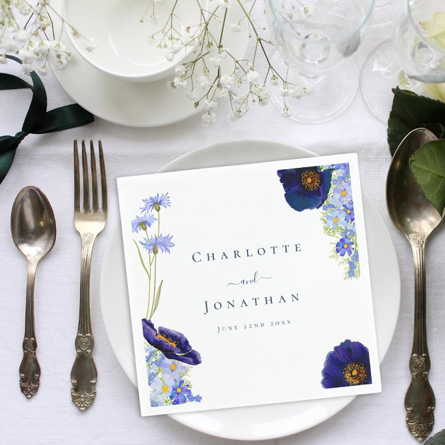Modern WildblommBlue Bröllop Pappersservett (Elegant blue wildflower watercolor wedding napkin with stylish typography bride and groom names)