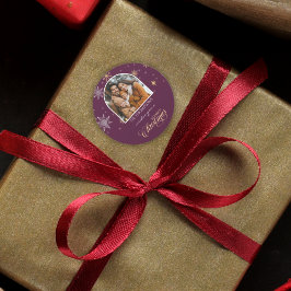 Modern Winter Snöflingor Photo Burgundy jul Runt Klistermärke