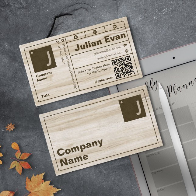 Modern Wood Grain Bold Typography Monogram QR-kod Visitkort (Modern Wood Grain Bold Typography Monogram QR Code Business Card)