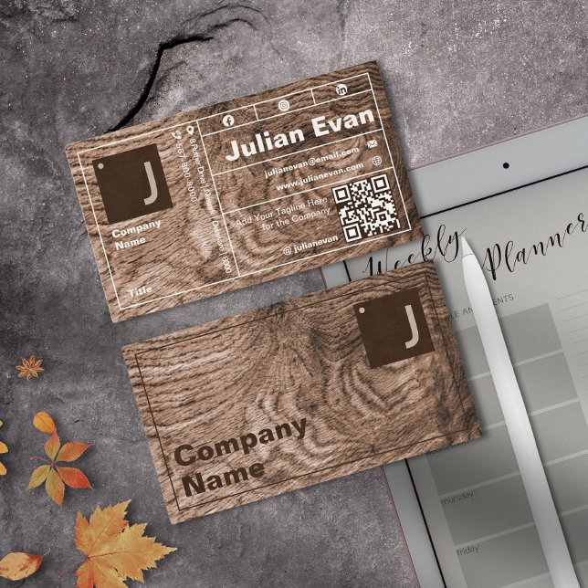 Modern Wood Grain Bold Typography Monogram QR-kod Visitkort (Modern Wood Grain Bold Typography Monogram QR Code Business Card)