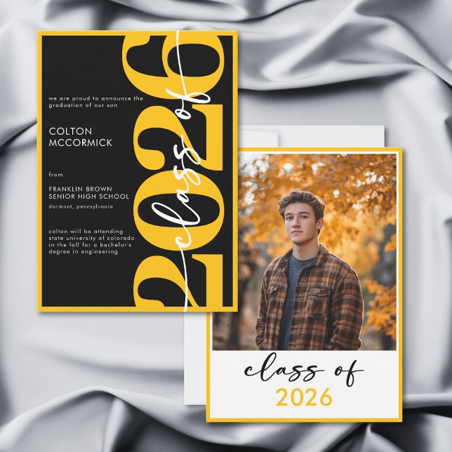 Modern Yellow Typography Graduation Announcement Inbjudningar (Modern Yellow Typography Graduation Announcement)