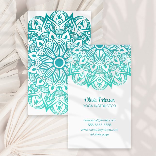 Modern Yoga Teacher Turcos Mandala Visitkort (Modern Yoga Teacher Turquoise Mandala Business Card on a sunny dry palm leaf.)