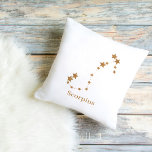 Modern Zodiac Sign Guld Scorpius | INSLAG VATTEN Kudde<br><div class="desc">Modern Zodiac Sign Guld Scorpius | INSLAG VATTEN</div>