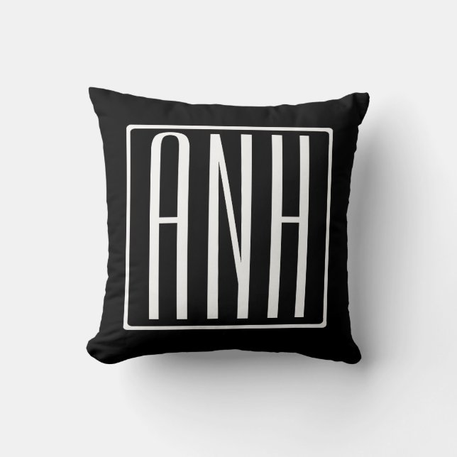 Moderna 3 initialer monogram | Vit på svart Kudde (Framsida)