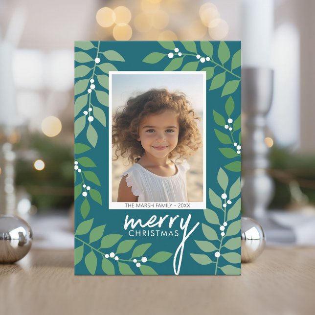 Moderna bär eucalyptus grenar - fototeal julkort (A festive botanical holiday card with 1 photo and a rustic modern font for the greeting)