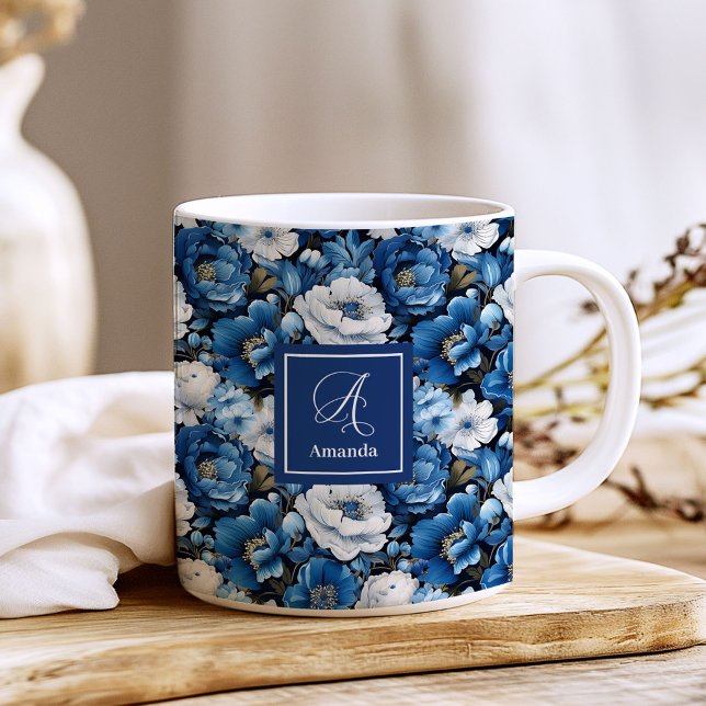 Moderna Blå Blommor Personlig Keramisk Kaffe Mugg (Modern Blue Flowers Personalized Floral Coffee Mug)