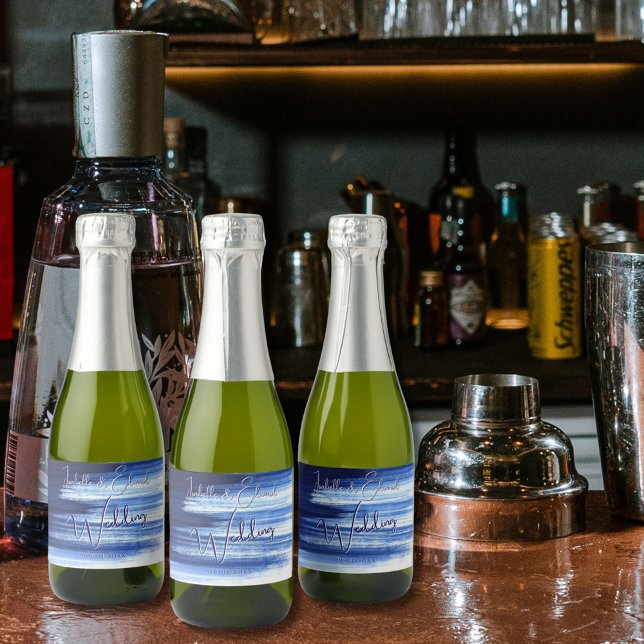 Moderna blå och vita vattenfärgspenseldrag i marin (Skapare uppladdad)