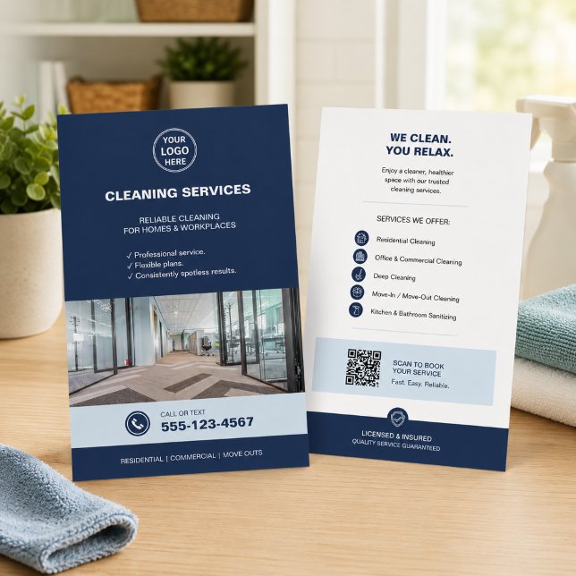Moderna Blå Städservice med QR Flygblad (Modern Blue Cleaning Services with QR Flyer)