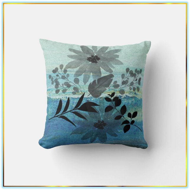 Moderna blommor på Dreamy Blue-bakgrunden Kudde (Skapare uppladdad)