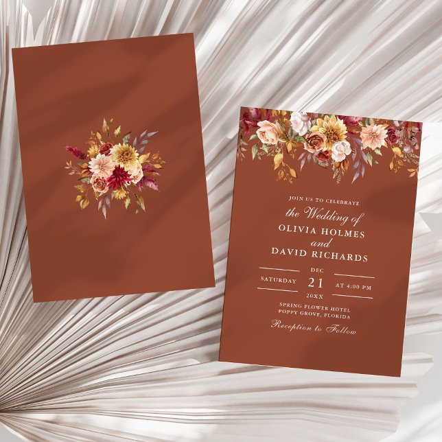Moderna Bruna Orange Terrakotta Vildblommor Bröllo Inbjudningar (Modern Burnt Orange Terracotta Wildflowers Wedding Invitation on a sunny neutral dry palm leaf.)