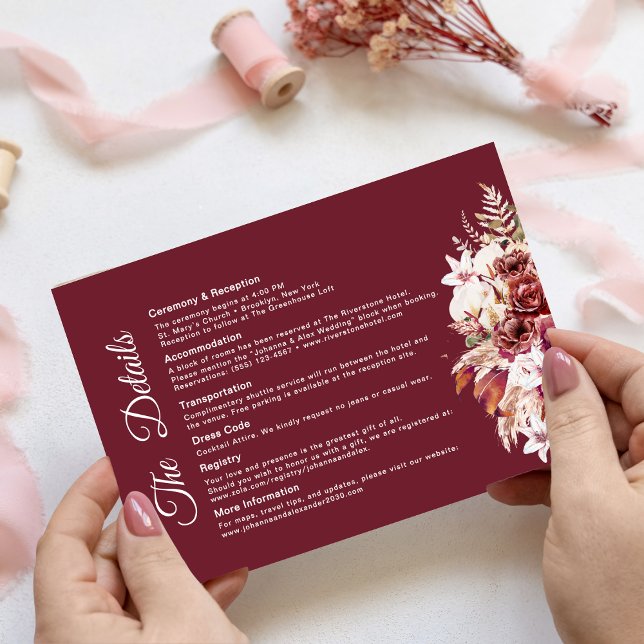 Moderna burgunderfärgade blomdetails för bröllop  tilläggskort (Skapare uppladdad)