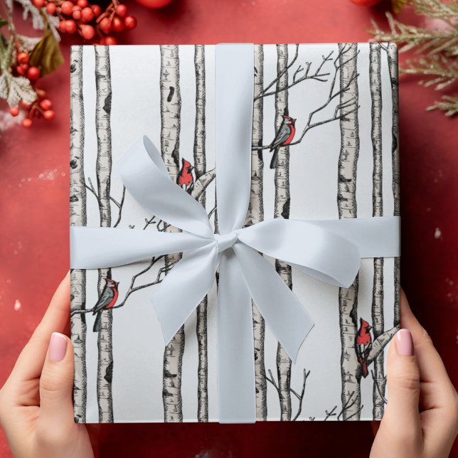 Moderna fågelfåglar i Träd och rödkardinalfåglar Presentpapper (Modern Hand Drawn Red Cardinals Perched on Birch Tree Branches on an Elegant Soft Blue Background.)