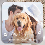 Moderna foto Drinks on Me Hund älskare Pet Bröllop Underlägg Papper Kvadrat<br><div class="desc">Drick mig! Lägg till den avslutande beröringen till bröllop med den här söta anpassningsbarna fotot på bröllop underlägg. Perfekt till bröllop efter party och mottagning, och som bröllopsförmån för dina gäster. Anpassa fotot hund bröllop underlägg med ditt favoritfoto från bröllop, hund av hederfoto eller ditt nyskapade foto med din hund,...</div>
