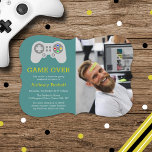 Moderna Game Over Foto Sällskapsfest Inbjudningar<br><div class="desc">Fira med stil med dessa trendiga sällskapsfest inbjudningar. Designen är enkel att anpassa med din egen text och dina familj och vänner kommer att vara överlyckliga när de får dessa fantastiska fest inbjudningar.</div>