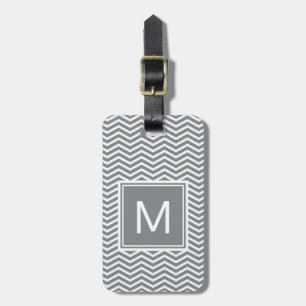 Moderna grått- och vitsparrar med monogramen bagagebricka