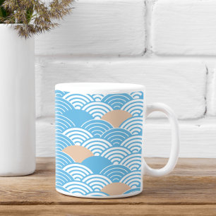 Moderna japanska Seigaiha-vågor och den uppgående Kaffemugg