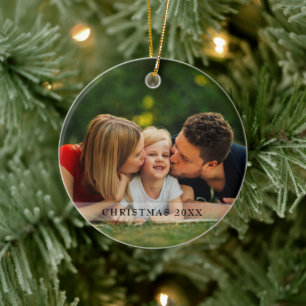 Moderna julfamiljefoton med modern skrift jul julgransprydnad keramik