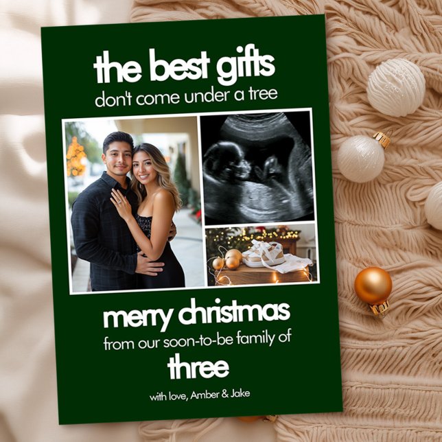 Moderna julklappar gröna jul graviditetsupptäckt julkort (Christmas card pregnancy announcement with three photo slots by Darling & May)