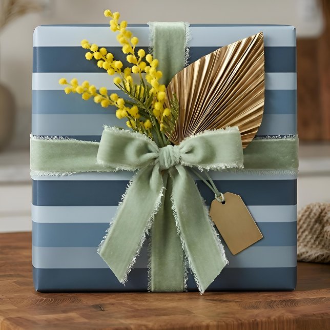 Moderna Linear | Skiffer och Nordhavet Presentpapper (Lifestyle Shot)