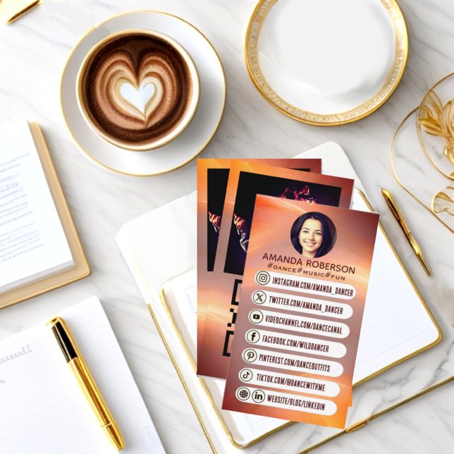 moderna medieikoner för anpassningsbar social i pr visitkort (Social media icons links profile picture vertical business card.)