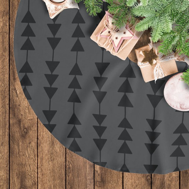 Moderna och Styliga Svarta Hängande Trianglar på R Julgransmatta Borstad Polyester (Skapare uppladdad)