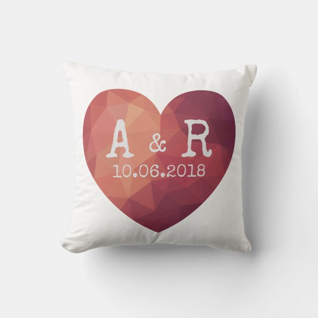 Moderna röda hjärtan par monogram och datum kudde (Framsida)