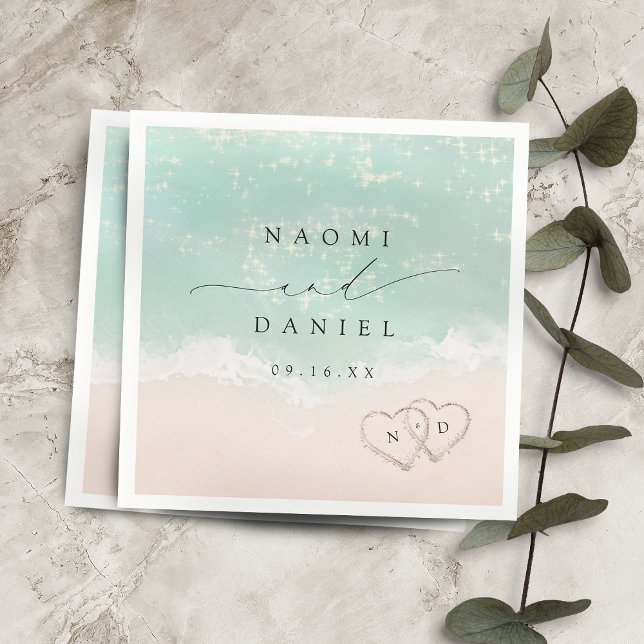 Moderna skrifthörningar i Sand Beach-bröllopet Pappersservett (Modern Script Hearts In The Sand Beach Wedding Napkins)