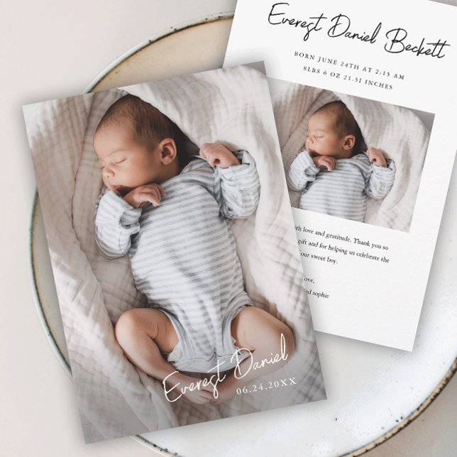 Moderna skriptnamn Babyfoton Födelsekungörelser Inbjudningar (Simple Script Baby Photo Brith Announcement Thank You Card.)
