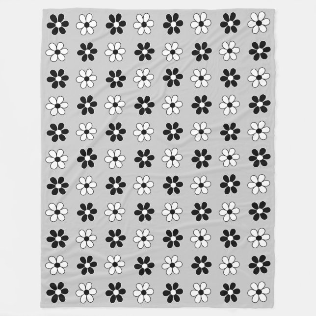 Moderna svart & vita blommor på ljust silvergrå fleecefilt (Framsidan)