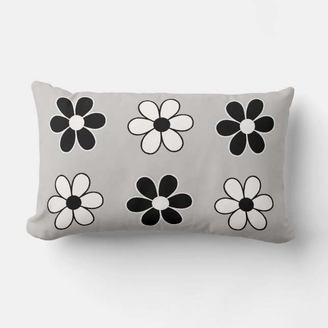 Moderna svart & vita blommor på ljust silvergrå lumbarkudde (Framsida)