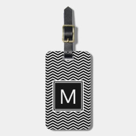 Moderna svarta och vita chevroner med monogram bagagebricka