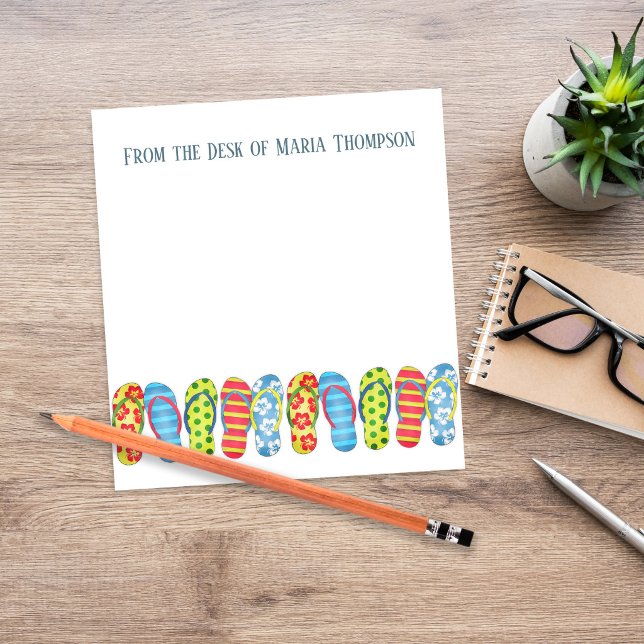 Moderna trendiga stilrena strand flip-flops  anteckningsblock (Personalized summer notepad with colorful flip flop border and custom name header, perfect for fun.)
